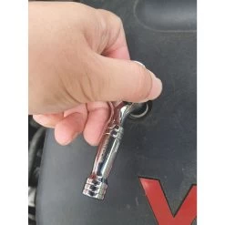 1/4" DRIVE 3-1/3" MINI RATCHET -Hand Tool Store AFR372TB InUseImage 02 1500