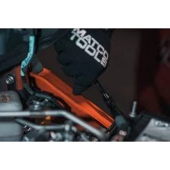 1/4" DRIVE 7-3/4" EIGHTY8 TOOTH BLACK CHROME LOCKING FLEX RATCHET WITH ERGO HANDLE - GREEN -Hand Tool Store AFR68BLFG InUseImage 01 1500