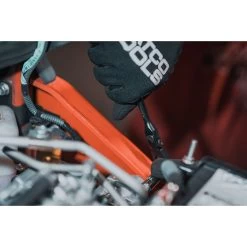 1/4" DRIVE 7-3/4" EIGHTY8 TOOTH BLACK CHROME LOCKING FLEX RATCHET WITH ERGO HANDLE - GREEN -Hand Tool Store AFR68BLFG InUseImage 05 1500