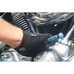 1/4" DRIVE 7¾" EIGHTY8 TOOTH LOCKING FLEX RATCHET WITH ERGO HANDLE - BLUE -Hand Tool Store AFR68LFB In UseImage 01 1500