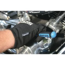 1/4" DRIVE 7¾" EIGHTY8 TOOTH LOCKING FLEX RATCHET WITH ERGO HANDLE - BLUE -Hand Tool Store AFR68LFB In UseImage 02 1500