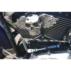 1/4" DRIVE 7¾" EIGHTY8 TOOTH LOCKING FLEX RATCHET WITH ERGO HANDLE - BLUE -Hand Tool Store AFR68LFB LifestyleImage 04 1500