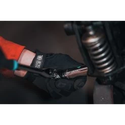 3/8" DRIVE 12-1/2" EIGHTY8 TOOTH LOCKING FLEX HEAD RATCHET WITH ERGO HANDLE - BLUE -Hand Tool Store BFR128LFB InUseImage 05 1500