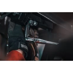 3/8" DRIVE 12-1/2" EIGHTY8 TOOTH LOCKING FLEX HEAD RATCHET WITH ERGO HANDLE - BLUE -Hand Tool Store BFR128LFB InUseImage 11 1500