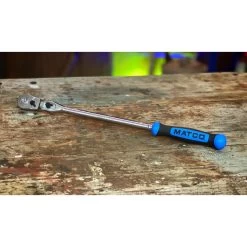 3/8" DRIVE 15½" EIGHTY8 TOOTH LOCKING FLEX RATCHET WITH ERGO HANDLE - BLUE -Hand Tool Store BFR158LFB LifestyleImage 05 1500