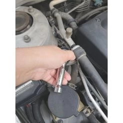 3/8" DRIVE 4-1/7" MINI RATCHET -Hand Tool Store BFR472TB InUseImage 01 1500