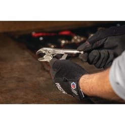 5" LOCKING PLIERS W/CUTTER 9 5" LOCKING PLIERS W/CUTTER -Hand Tool Store MLCJC5 InUseImage 01 1500