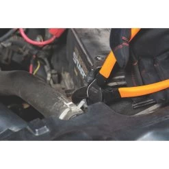 9" BATTERY CABLE CUTTER -Hand Tool Store PBC911B In UseImage 01 1500