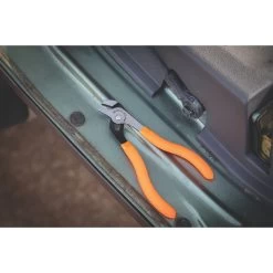 4-3/4" GROOVE JOINT PLIER -Hand Tool Store PGJ4M LifestyleImage 01 1500