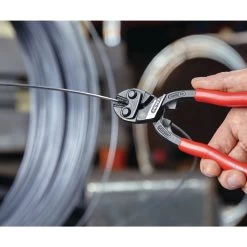 KNIPEX 10" COBOLT XL MINI BOLT CUTTER -Hand Tool Store PLA10 In UseImage 01 1500
