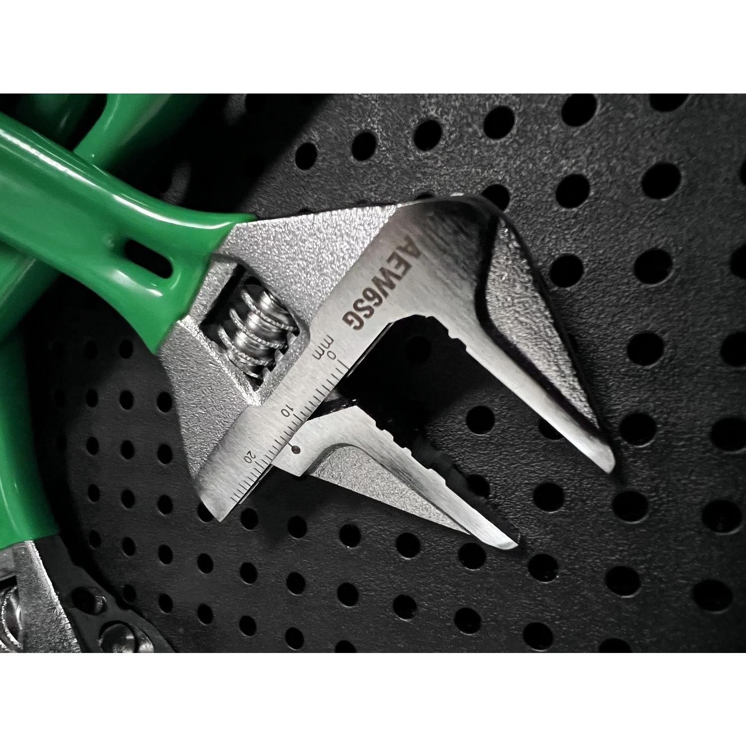 3 PIECE EXOSKELETON ADJUSTABLE WRENCH SET - GREEN 9 3 PIECE EXOSKELETON ADJUSTABLE WRENCH SET - GREEN - Image 7
