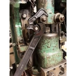 14" LONG SPRING LOADED HEAVY-DUTY WRENCH 7 14" LONG SPRING LOADED HEAVY-DUTY WRENCH -Hand Tool Store SLW14 InUseImage 01 1500