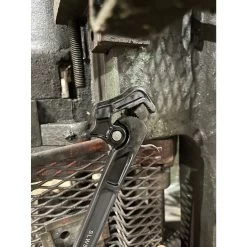 8" LONG SPRING LOADED HEAVY-DUTY WRENCH -Hand Tool Store SLW8 InUseImage 01 1500