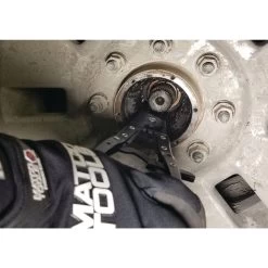 HEAVY DUTY SNAP RING PLIERS -Hand Tool Store TP50R InUseImage 01 1500